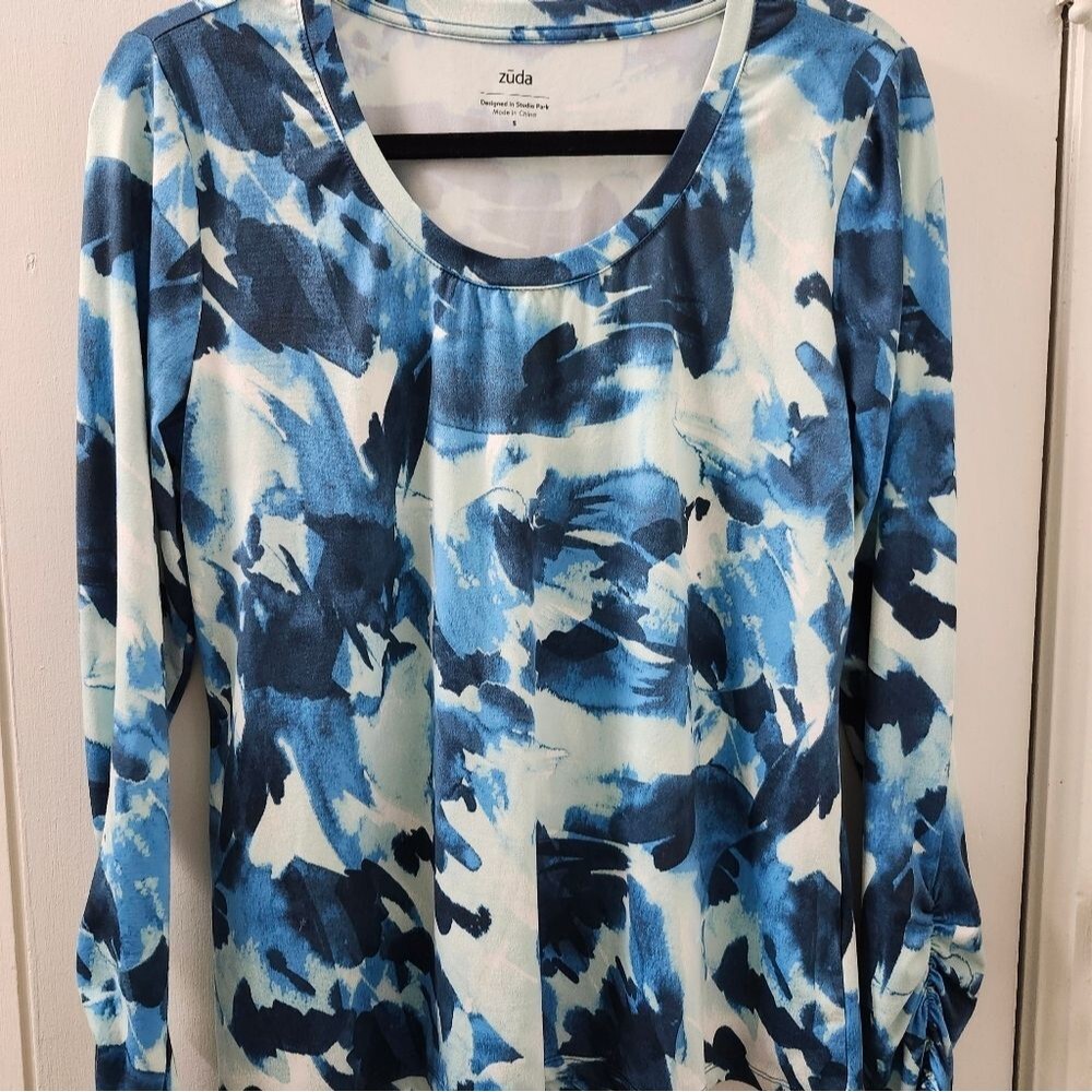 Zuda Women's Abstract Blue Long Sleeve Top